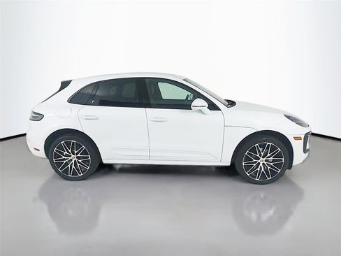 Certified 2023 Porsche Macan AWD/4WD image 27