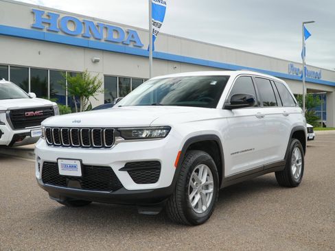 Used 2024 Jeep Grand Cherokee Laredo X RWD image 1