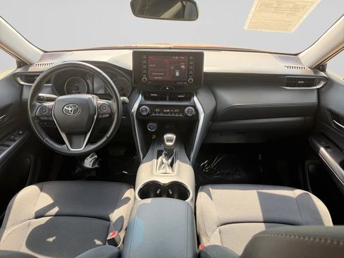 Used 2021 Toyota Venza LE image 19