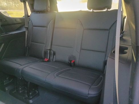 Used 2024 GMC Yukon Denali w/ Advanced Technology Package AWD/4WD image 18