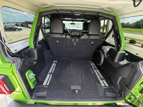 Used 2018 Jeep Wrangler Unlimited Rubicon AWD/4WD image 24