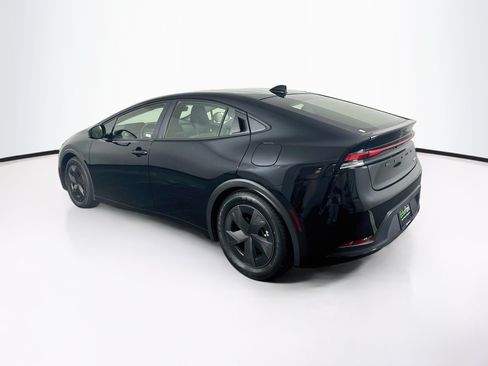 Used 2025 Toyota Prius LE FWD image 5