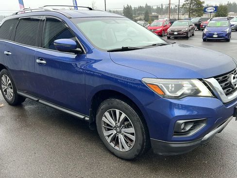 Used 2018 Nissan Pathfinder SV image 4