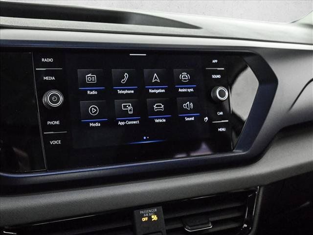 Used 2023 Volkswagen Taos SE w/ Panoramic Sunroof Package AWD/4WD image 15