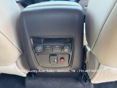 Used 2020 Buick Enclave Essence image 32