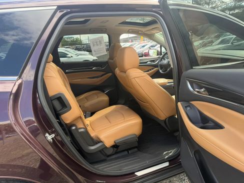 Used 2018 Buick Enclave Essence AWD/4WD image 28