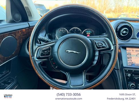 Used 2011 Jaguar XJ RWD image 11