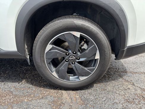 Used 2025 Nissan Rogue SV AWD/4WD image 32