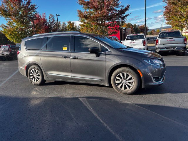 Used 2020 Chrysler Pacifica Touring-L Plus FWD image 4