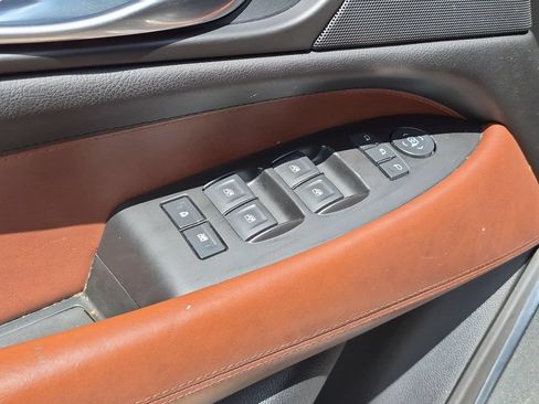 Used 2015 Cadillac Escalade Luxury RWD image 8