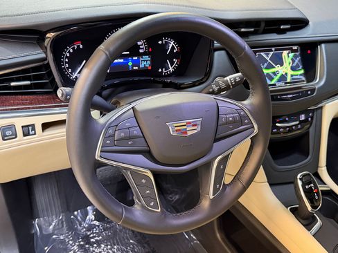 Used 2019 Cadillac XT5 Premium Luxury w/ Driver Assist Package FWD image 4