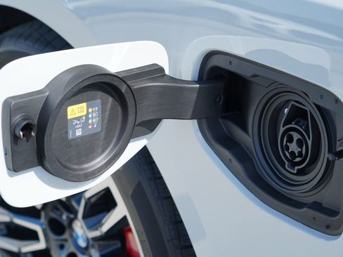 New 2026 BMW 550e xDrive w/ Premium Package image 6