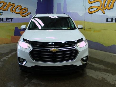 Used 2021 Chevrolet Traverse LT image 3