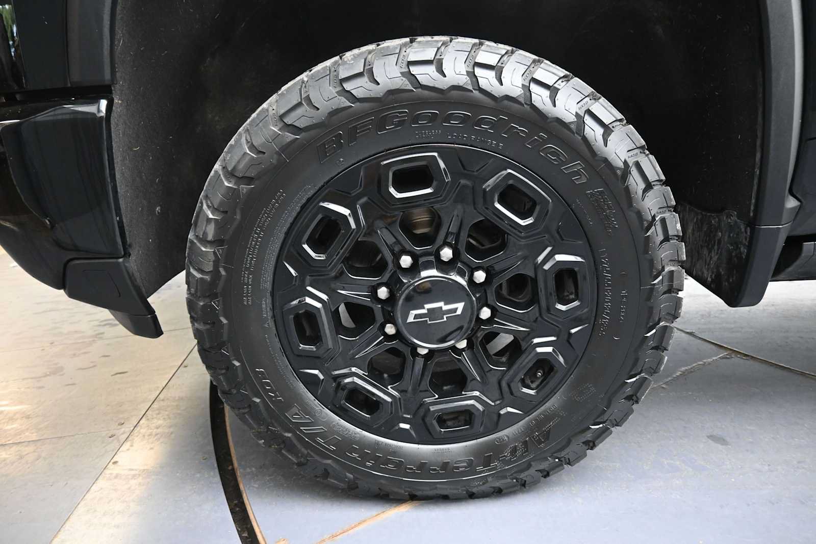 Used 2024 Chevrolet Silverado 2500 High Country w/ High Country Premium Package AWD/4WD image 5