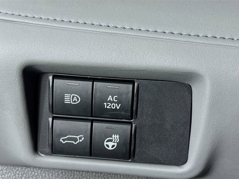 Used 2020 Toyota Highlander Limited image 14