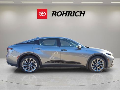 Used 2023 Toyota Crown Limited w/ Advanced Technology Package image 6