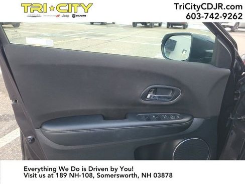 Used 2018 Honda HR-V EX image 14