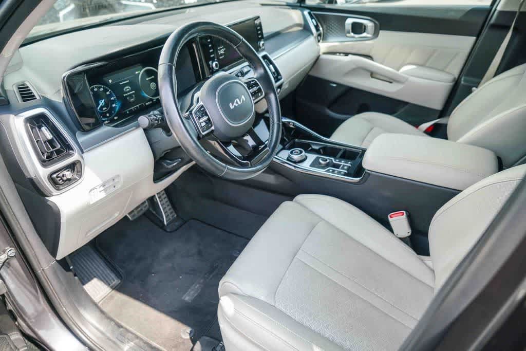 Certified 2022 Kia Sorento SX Prestige w/ Panoramic Sunroof Package AWD/4WD image 16