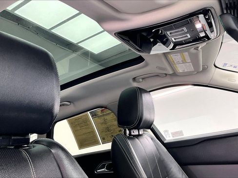 Used 2023 Land Rover Range Rover Velar S image 24