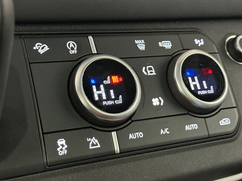 Used 2025 Land Rover Defender 110 S image 23