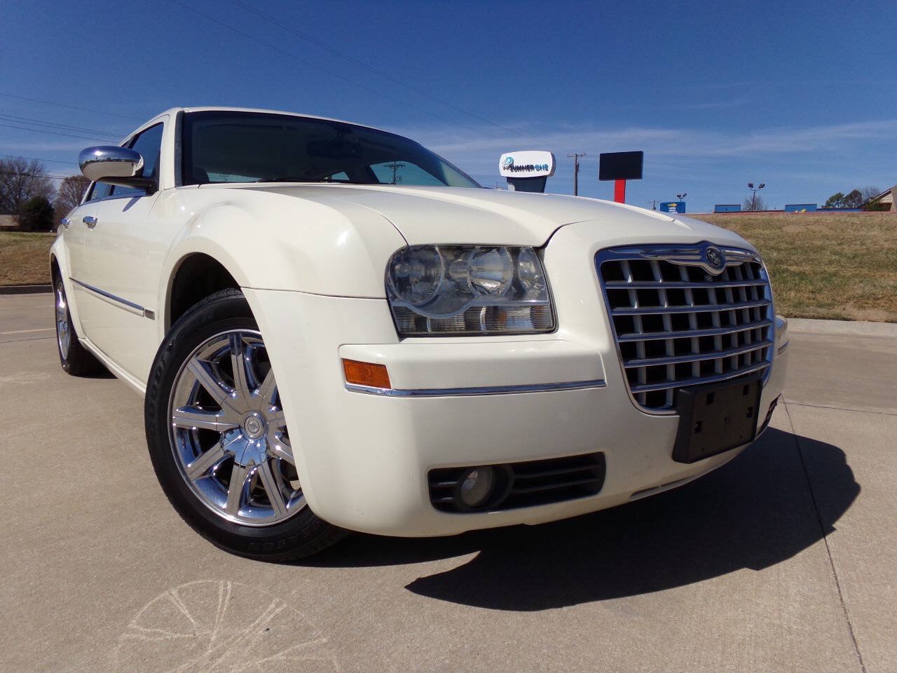 Used 2010 Chrysler 300 Touring RWD image 9