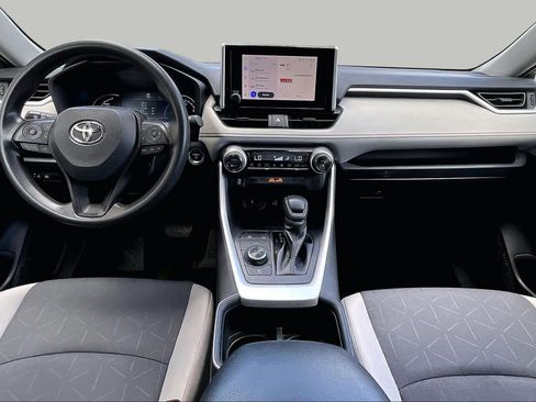 Used 2025 Toyota RAV4 XLE AWD/4WD image 16
