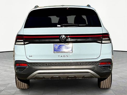 New 2026 Volkswagen Taos SE FWD image 4