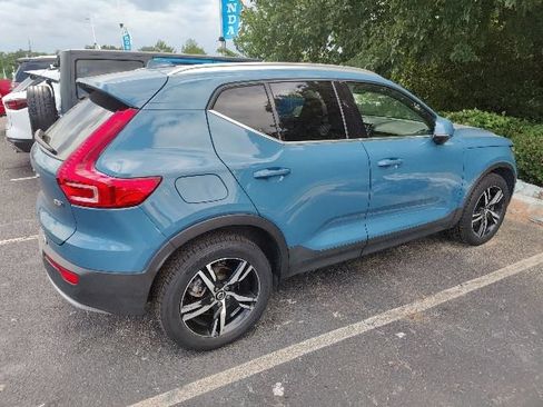 Used 2023 Volvo XC40 B5 Plus AWD/4WD image 12