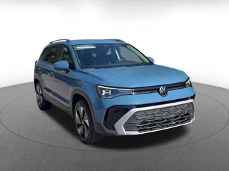 Used 2025 Volkswagen Taos SE video 2