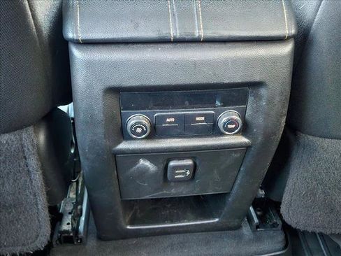 Used 2021 Chevrolet Traverse LT image 16