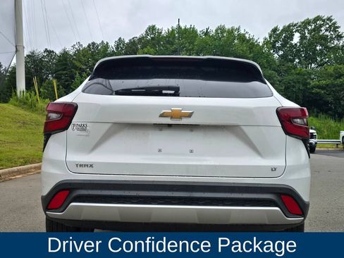 Used 2025 Chevrolet Trax LT w/ Driver Confidence Package FWD image 4