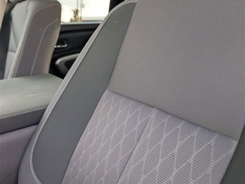 Used 2022 Nissan Titan SV image 18