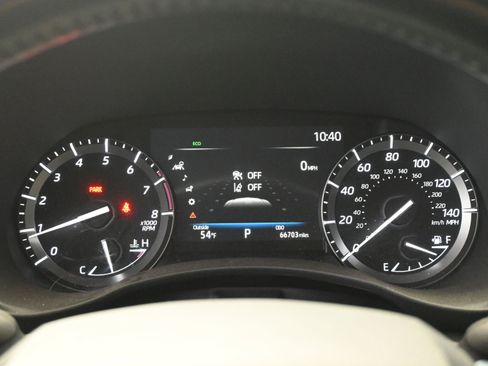 Used 2020 Toyota Highlander XLE image 10