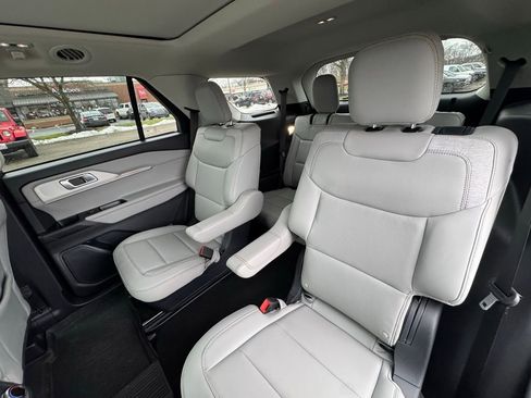 Used 2025 Ford Explorer Active w/ Active Comfort Package image 12