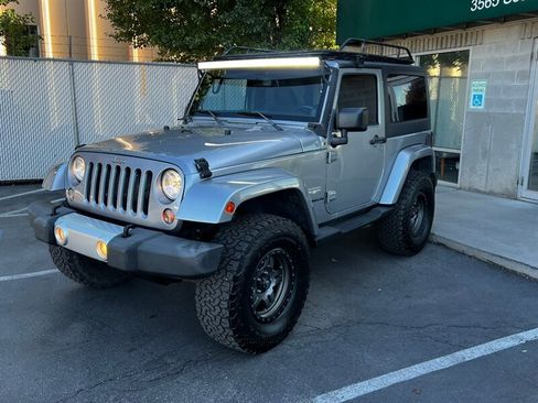 Used 2014 Jeep Wrangler Sahara w/ Connectivity Group AWD/4WD image 3