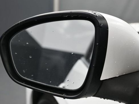 Used 2025 Nissan Sentra SV image 5