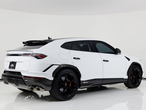 Used 2024 Lamborghini Urus Performante AWD/4WD image 3
