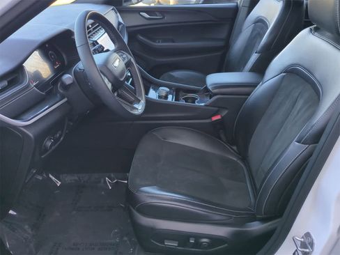 Certified 2023 Jeep Grand Cherokee L Laredo image 16