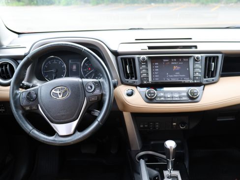 Used 2016 Toyota RAV4 Limited AWD/4WD image 27