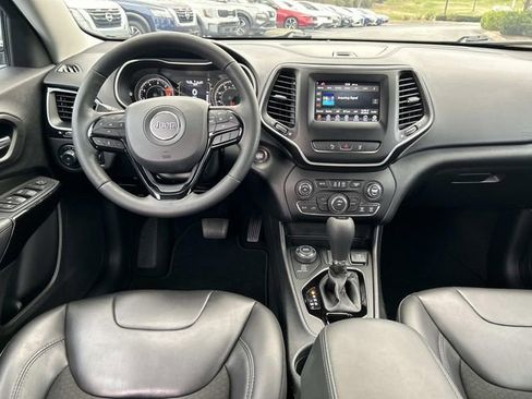 Used 2021 Jeep Cherokee Latitude Plus AWD/4WD image 16