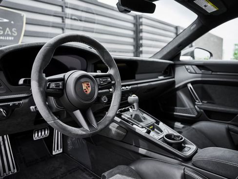 Used 2026 Porsche 911 GT3 w/ Weissach Package RWD image 2