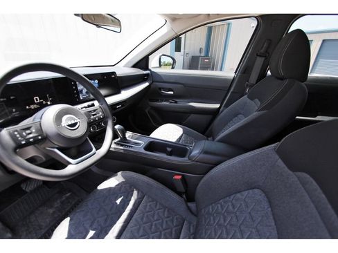Used 2025 Nissan Kicks SV AWD/4WD image 30