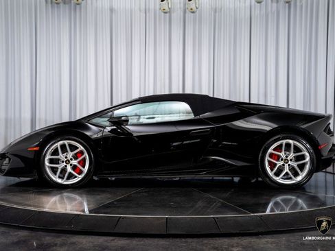 Used 2019 Lamborghini Huracan LP 580-2 image 9