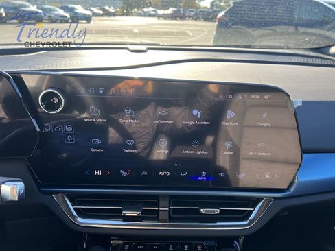 New 2026 Chevrolet Equinox EV LT w/ LPO, Blackout Package AWD/4WD image 10