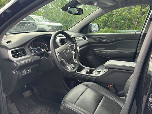 Used 2023 GMC Acadia SLT w/ LPO, Floor Liner Package AWD/4WD image 9