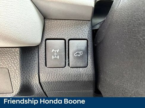Used 2018 Toyota RAV4 XLE AWD/4WD image 20
