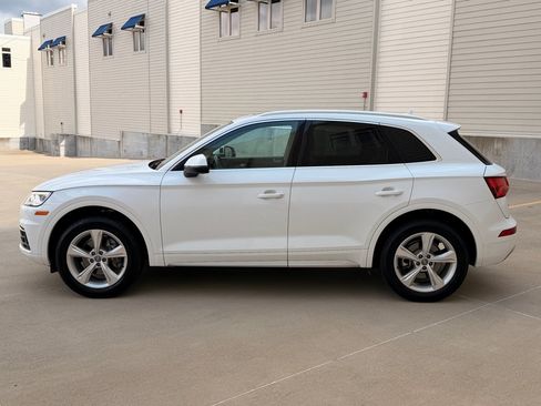 Used 2020 Audi Q5 2.0T Premium Plus w/ Premium Plus Package AWD/4WD image 6