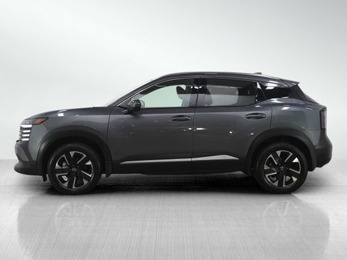 Used 2025 Nissan Kicks SR image 2