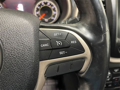 Used 2015 Jeep Cherokee Limited image 29