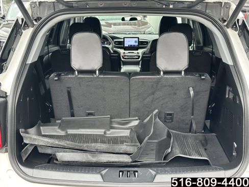 Used 2023 Ford Explorer XLT w/ Equipment Group 202A AWD/4WD image 32